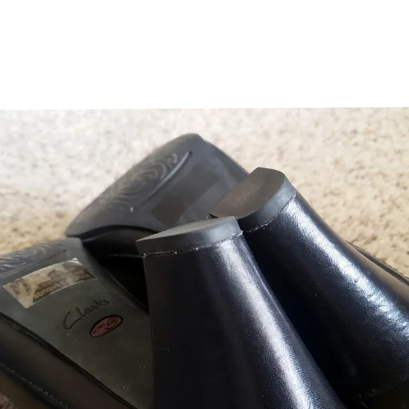 Clarks Artisan Shoes Womens Black 8.5 Pump Block Leather Heels Casual Office - Picture 9 of 10